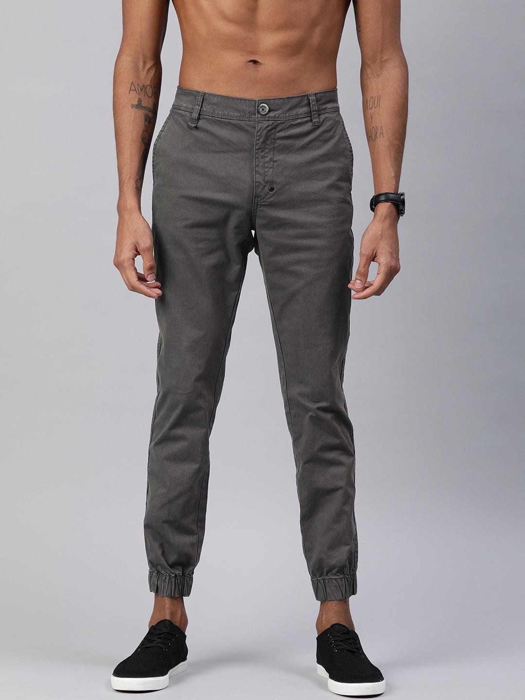 

Roadster Men Charcoal Grey Regular Fit Solid Joggers