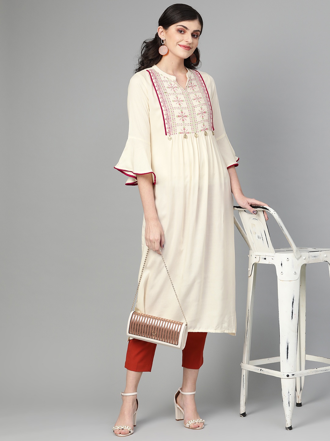 

Varanga Women Cream-Coloured & Green Yoke Design Straight Kurta