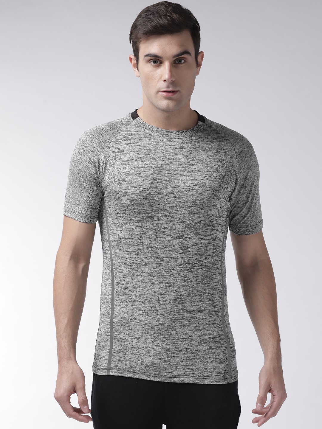 

CHKOKKO Men Grey & Black Self Design Round Neck Training T-shirt