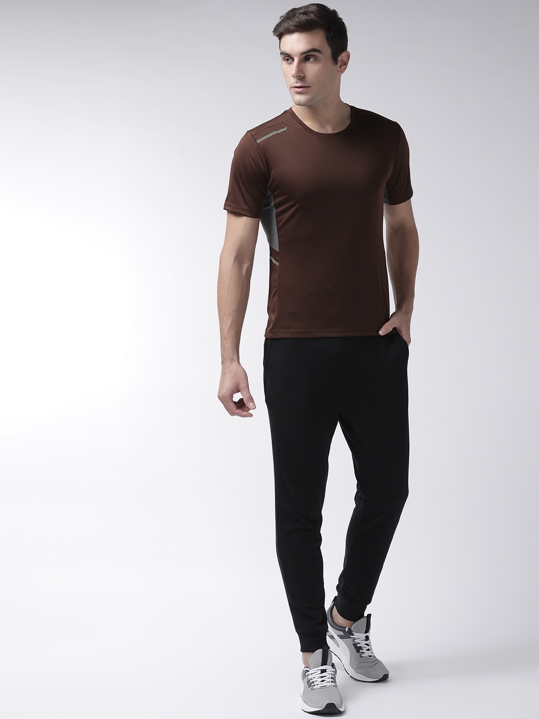 

CHKOKKO Men Brown Solid Round Neck Training T-shirt