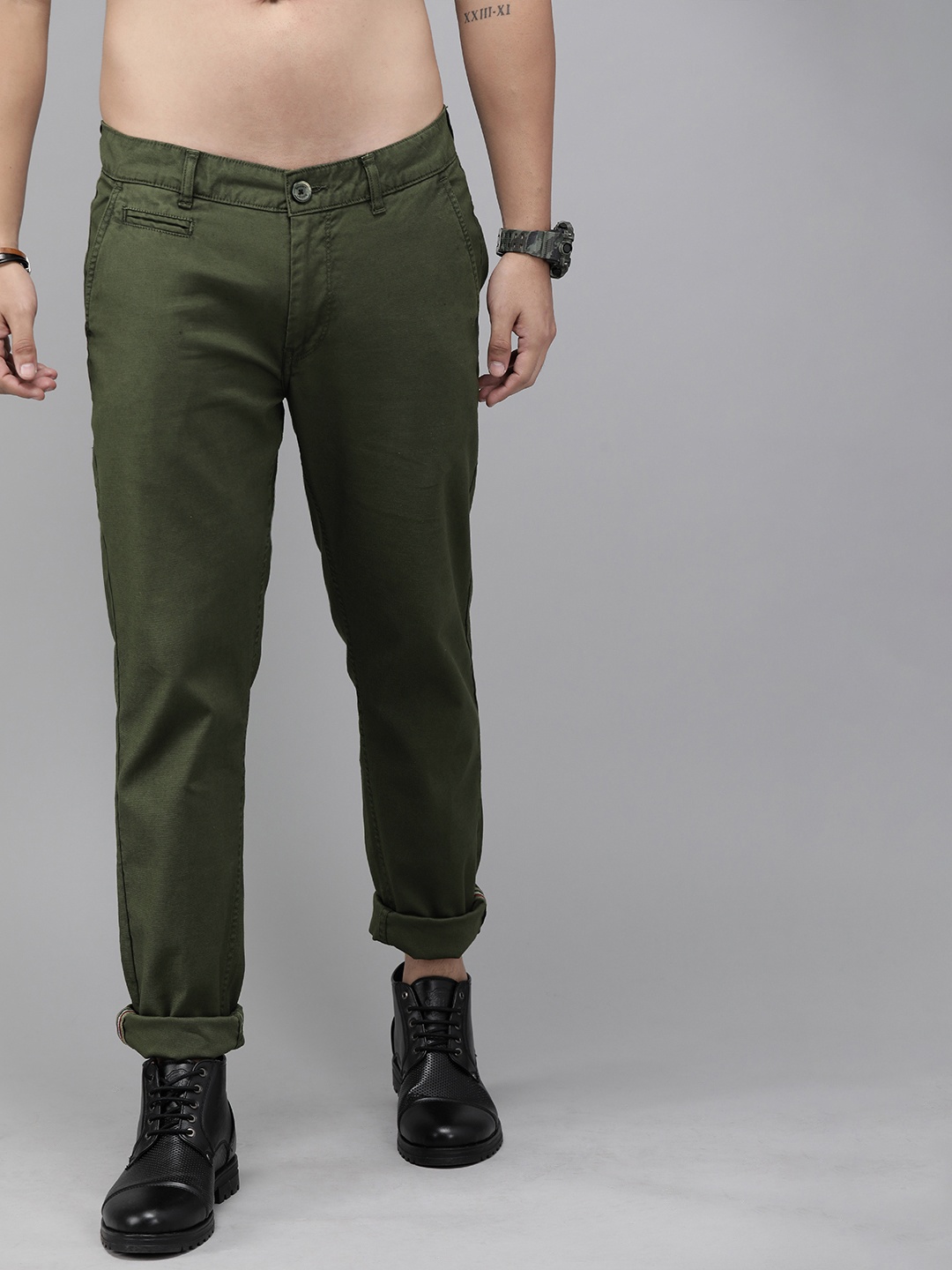 

Roadster Men Olive Green Carrot Chinos