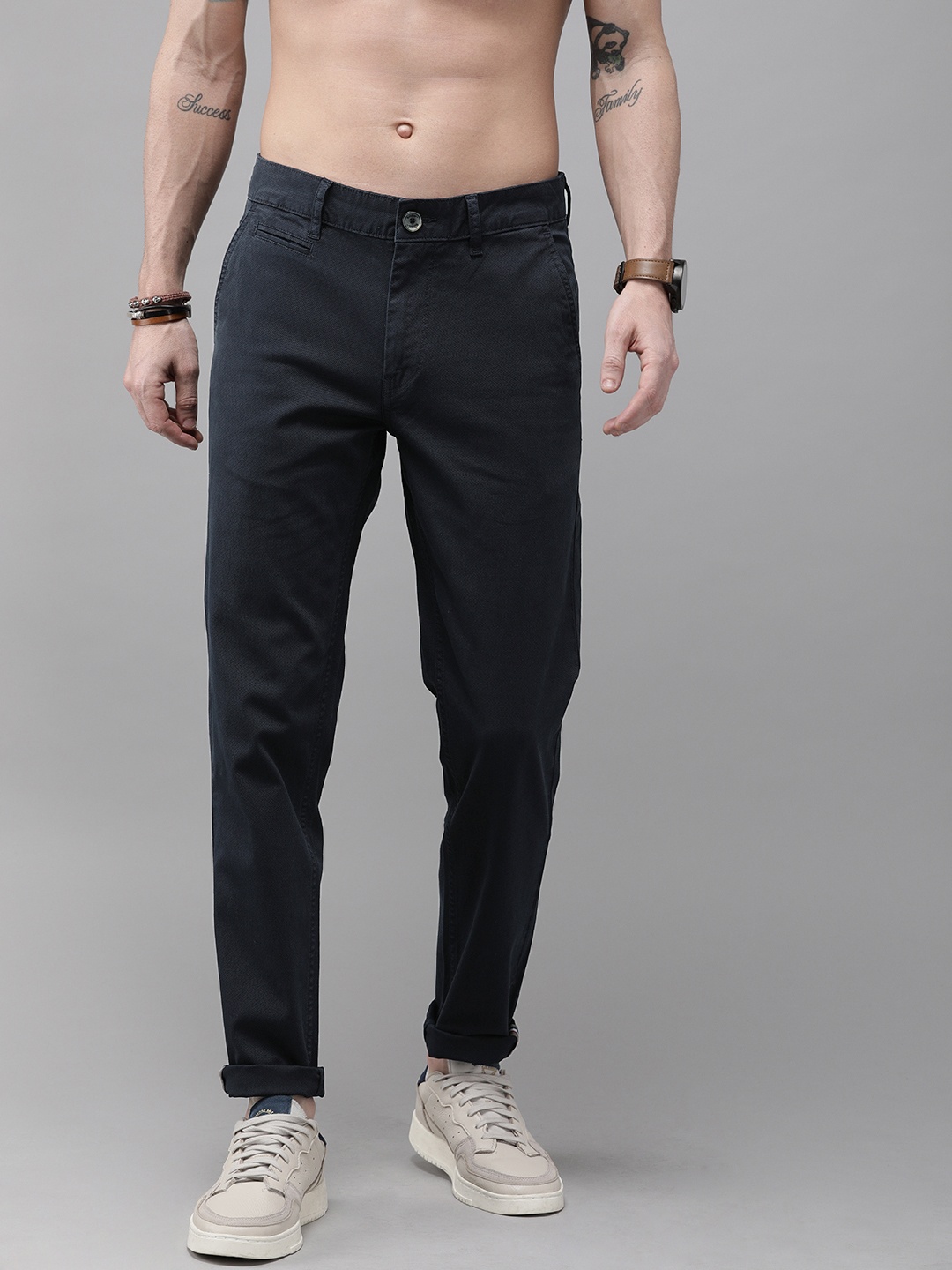 

Roadster Men Navy Blue Slim Fit Self Design Chinos