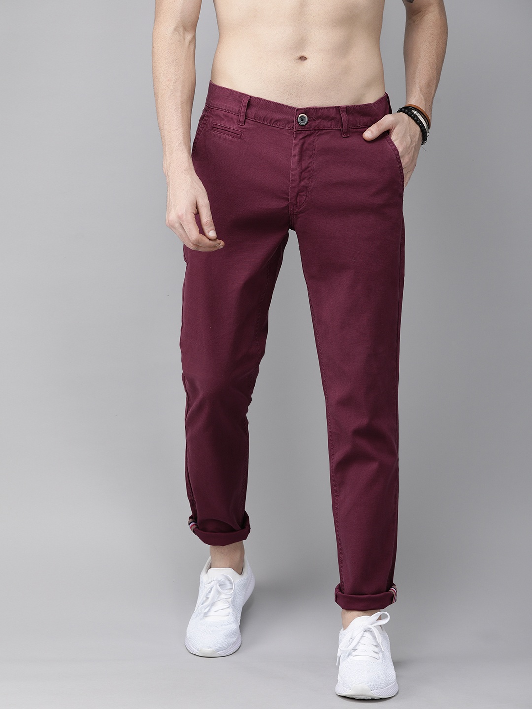 

Roadster Men Burgundy Slim Fit Solid Chinos