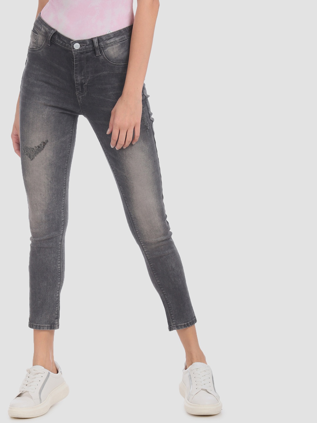 

Flying Machine Women Grey Slim Fit Mid-Rise Mildly Distressed Stretchable Cropped Jeans, Black