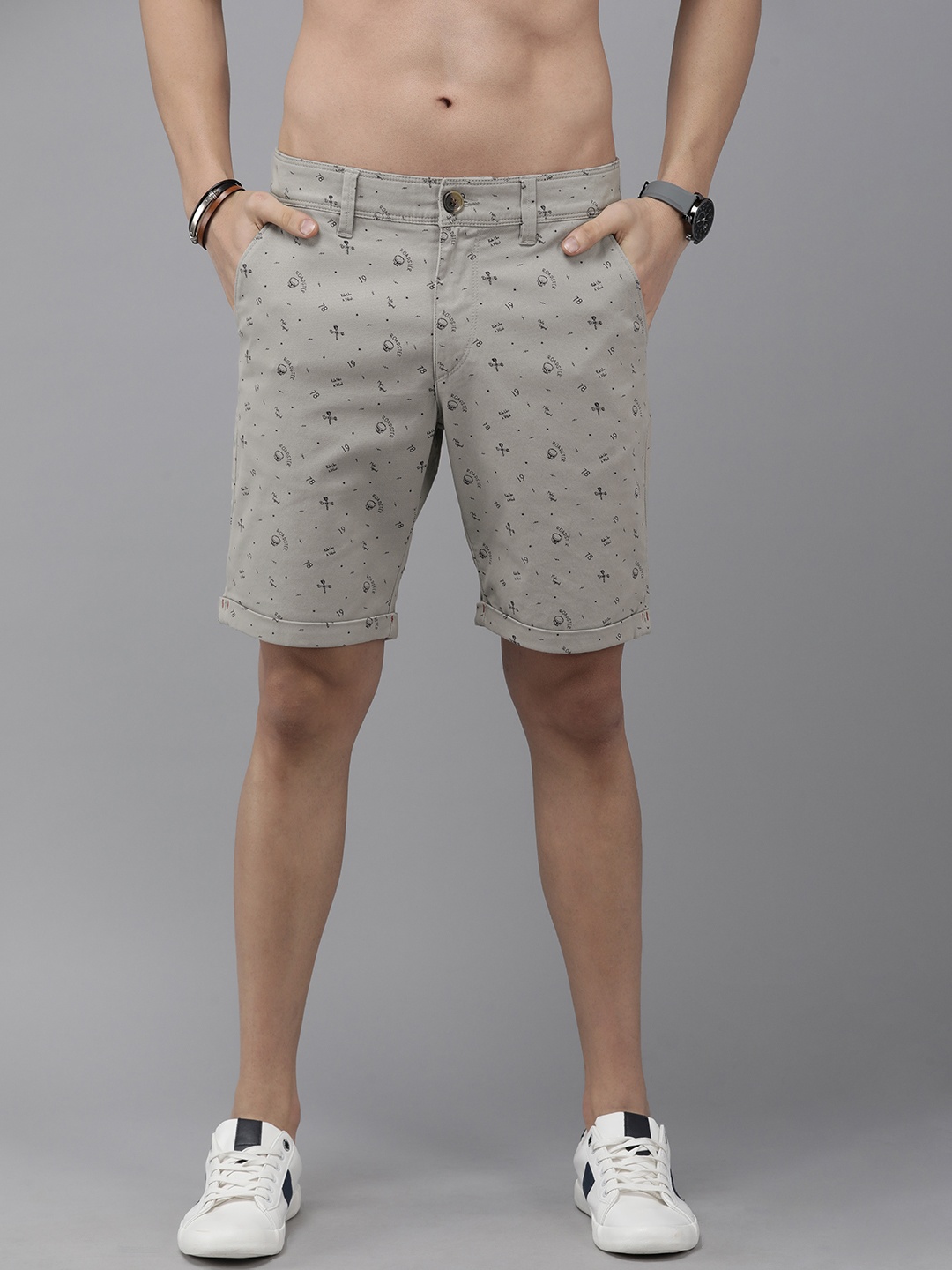 

Roadster Men Grey & Black Conversational Printed Regular Fit Chino Shorts