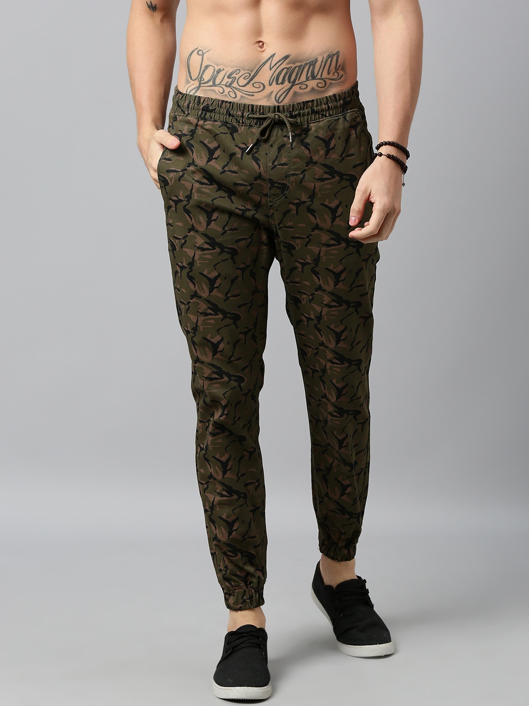 

Roadster Men Olive Green & Black Regular Fit Printed Joggers