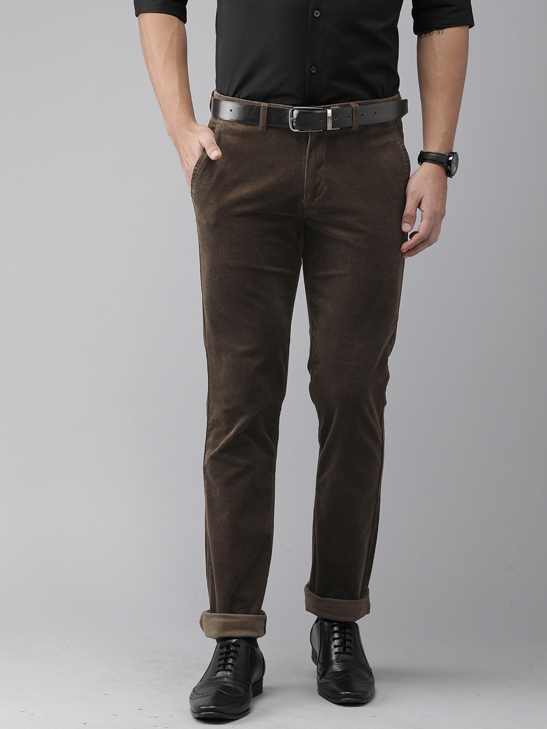 

Turtle Men Brown Slider Fit Solid Regular Corduroy Trousers