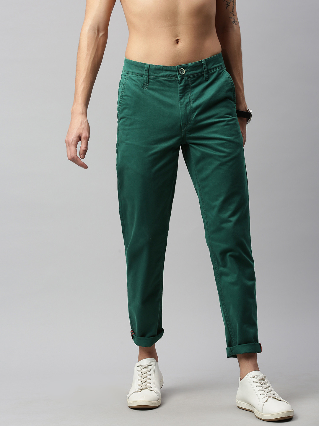 

Roadster Men Green Regular Fit Solid Chinos