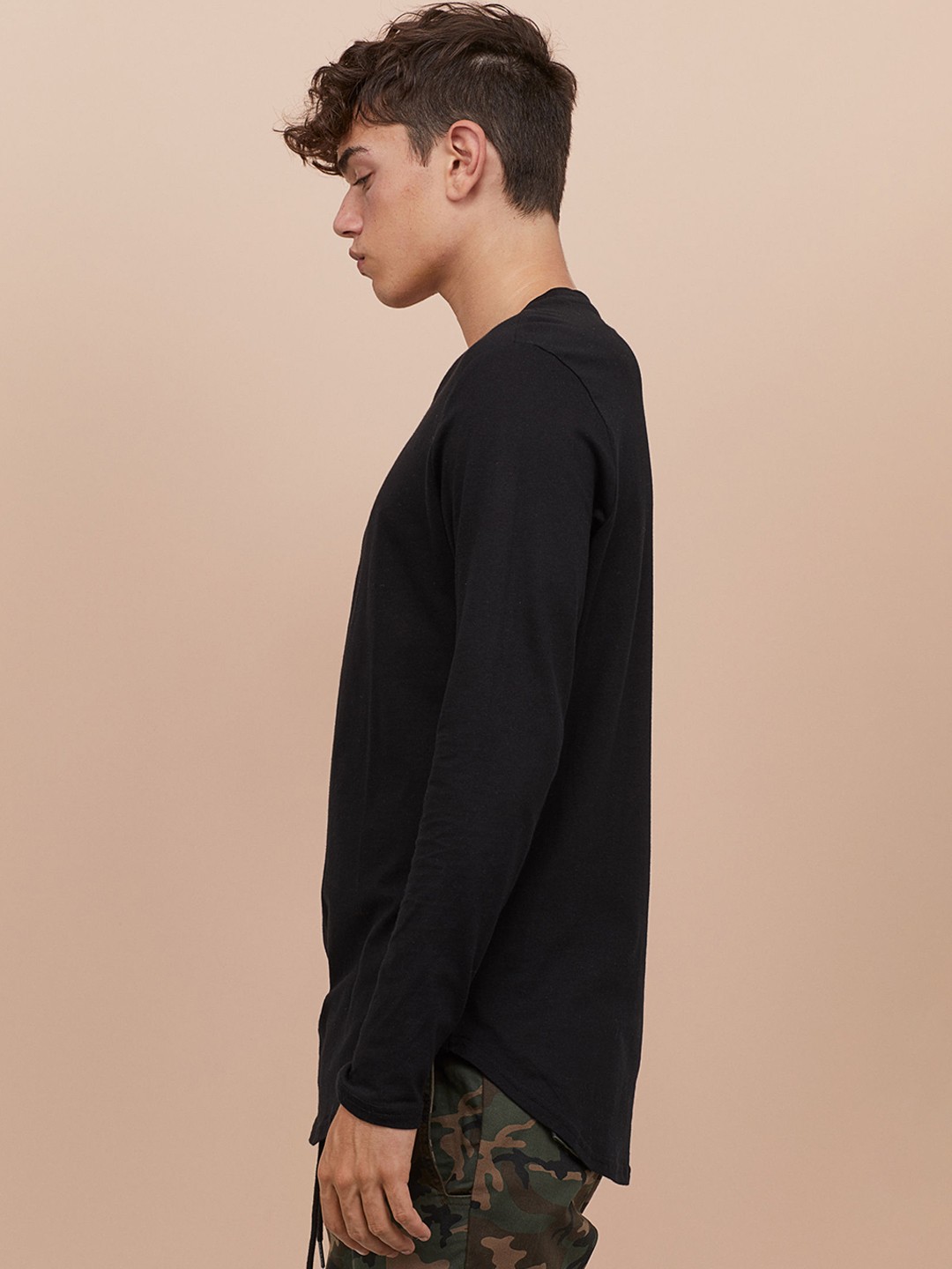 

H&M Men Black Solid Long-Sleeved long fit Sustainable Top