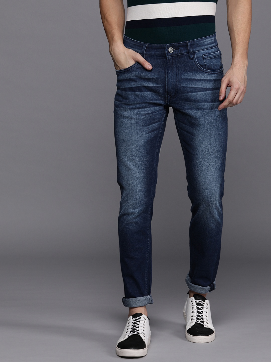 

WROGN Men Blue Slim Tapered Fit Mid-Rise Clean Look Stretchable Jeans