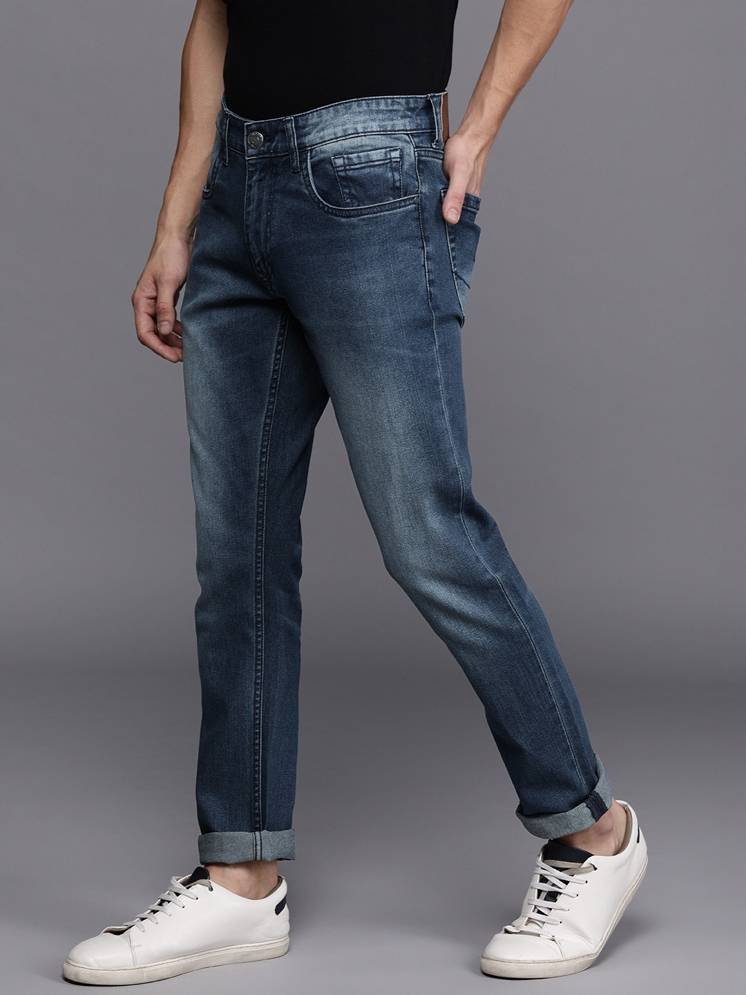 

WROGN Men Blue Slim Fit Mid-Rise Clean Look Stretchable Jeans