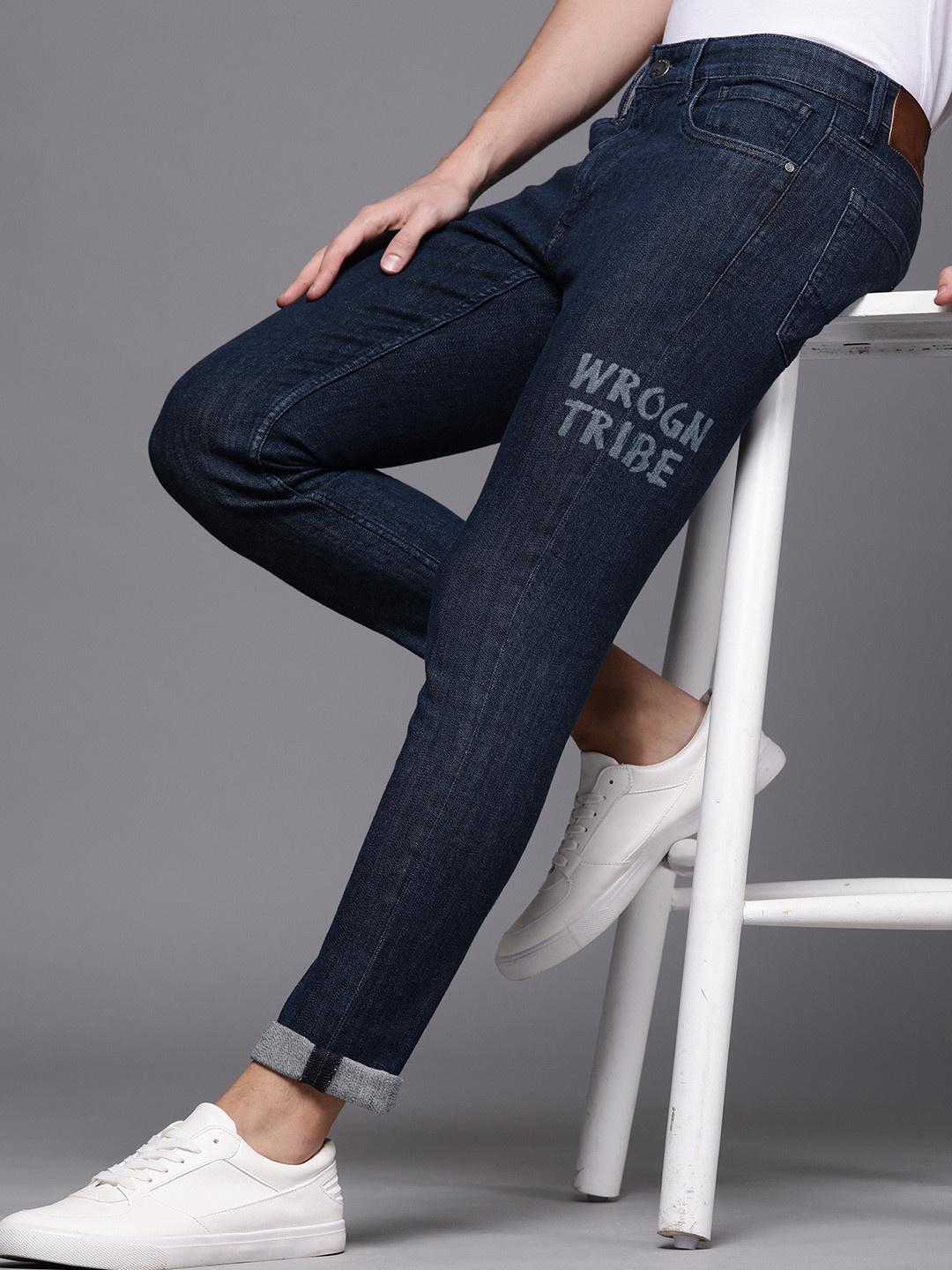 

WROGN Men Blue Skinny Fit Mid-Rise Clean Look Stretchable Jeans With Printed Detailing