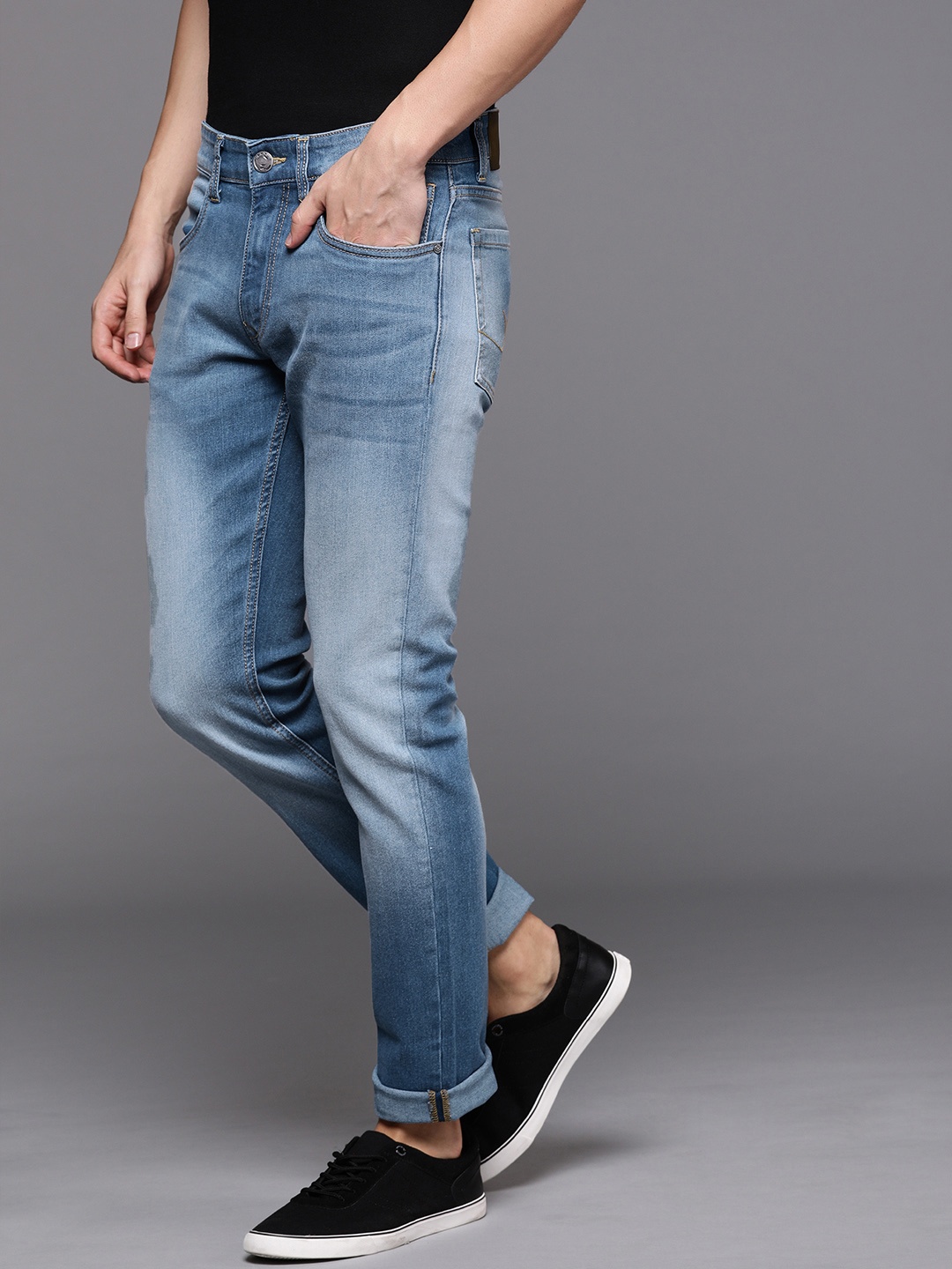 

WROGN Men Blue Slim Fit Mid-Rise Clean Look Stretchable Jeans