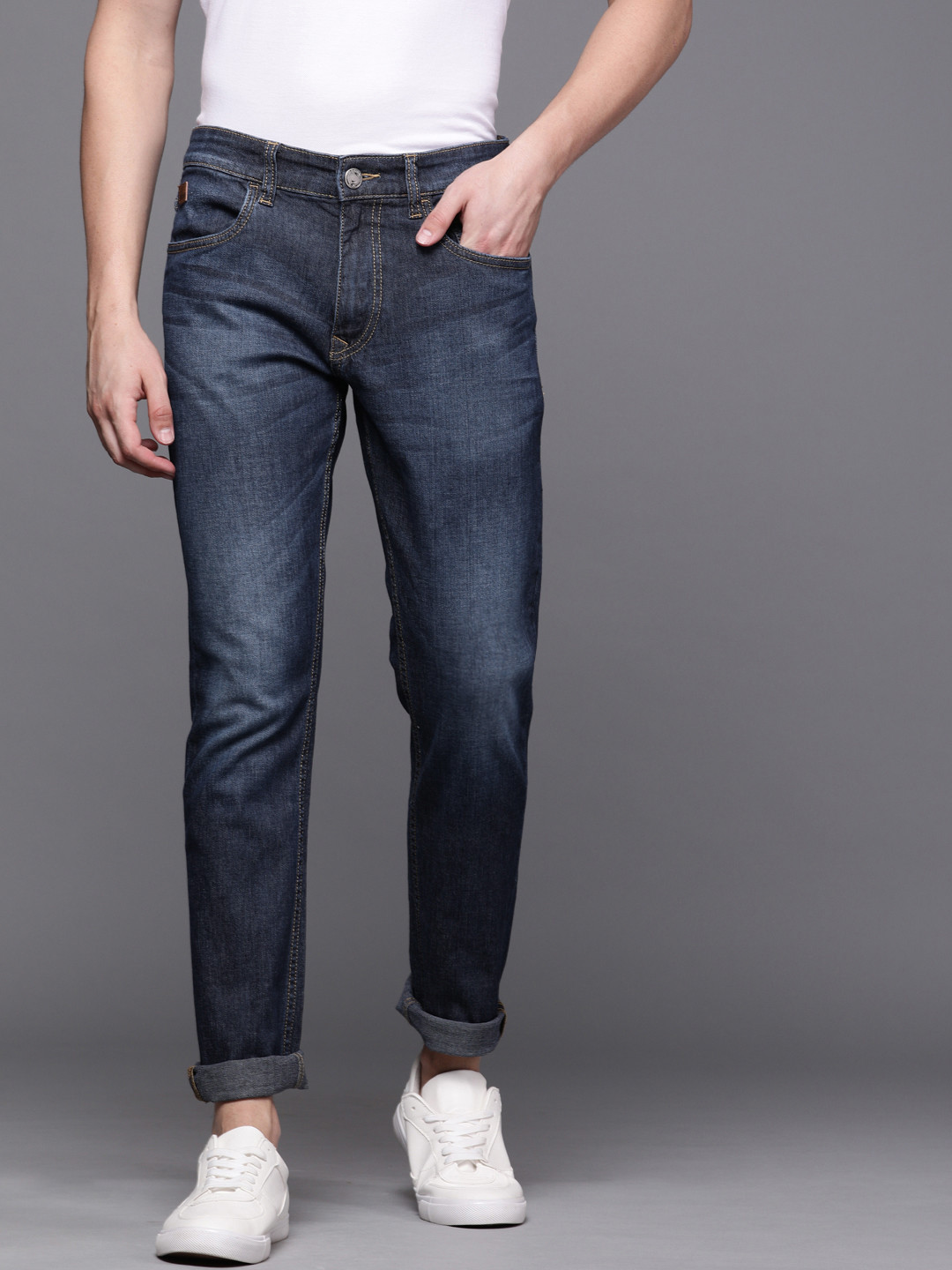 

WROGN Men Blue Slim Fit Mid-Rise Clean Look Stretchable Jeans