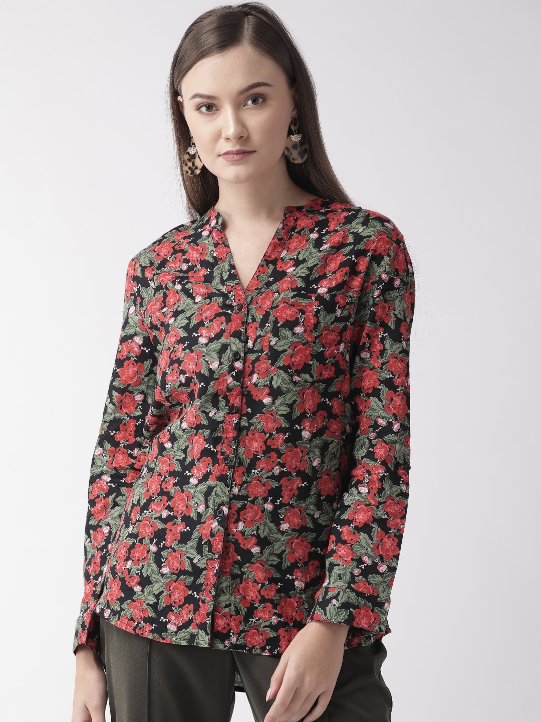 

Vaak Women Black & Red Regular Fit Printed Casual Shirt