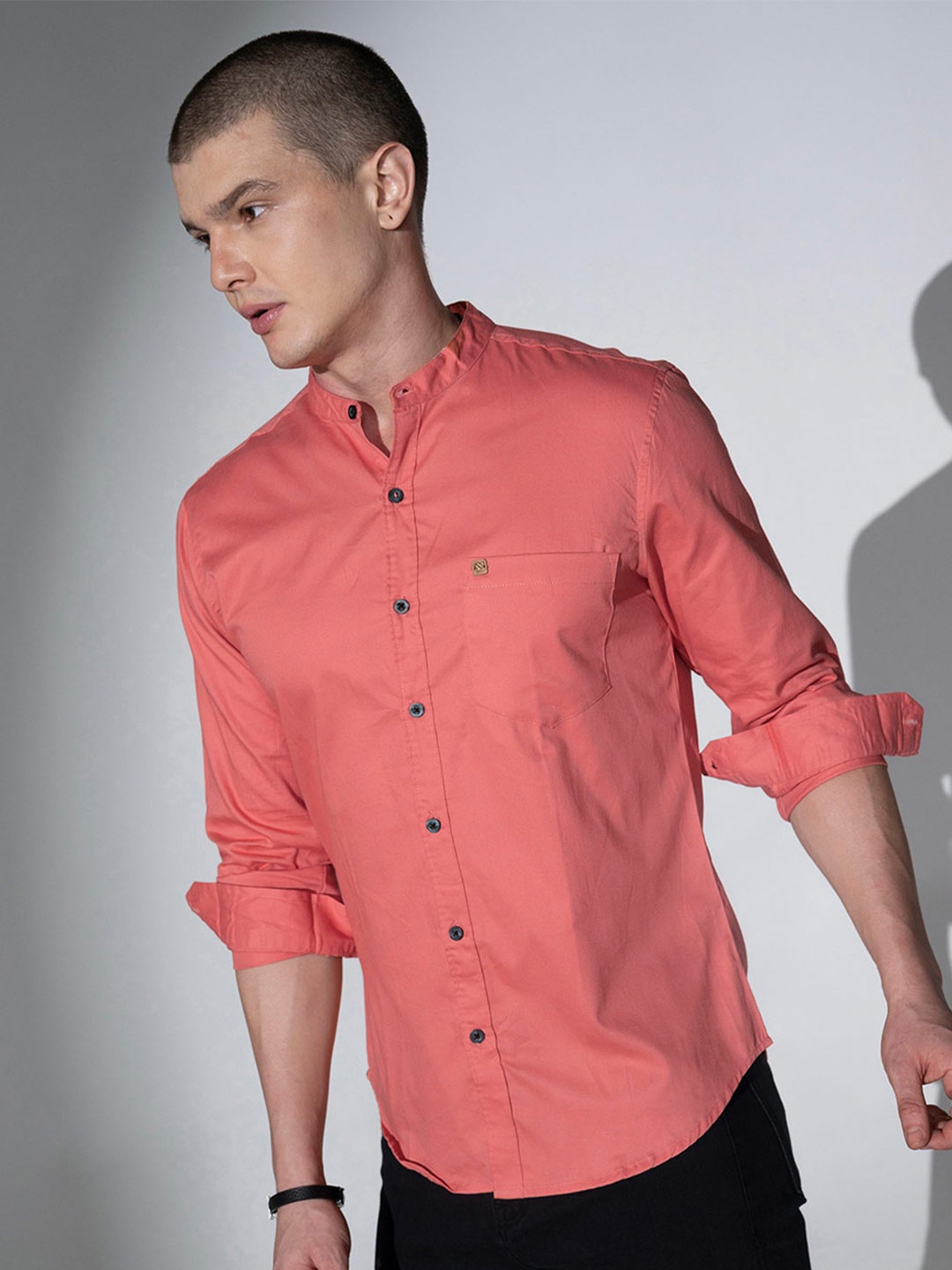 

Hubberholme Men Peach-Coloured Regular Fit Solid Casual Shirt