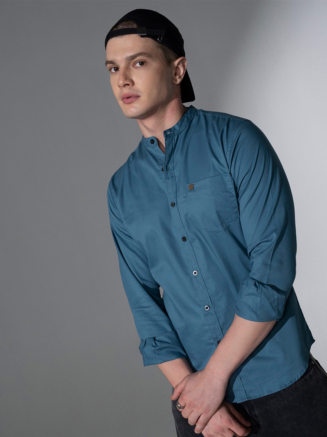 

Hubberholme Men Blue Regular Fit Solid Casual Shirt
