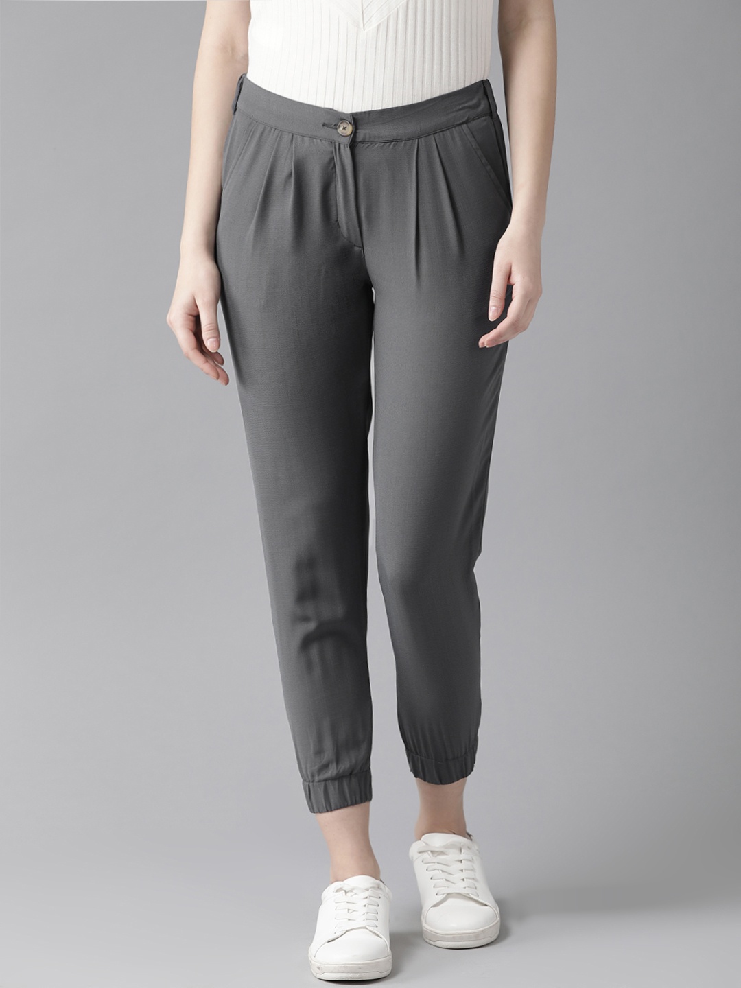 

Hubberholme Women Charcoal Grey Slim Fit Solid Cropped Joggers