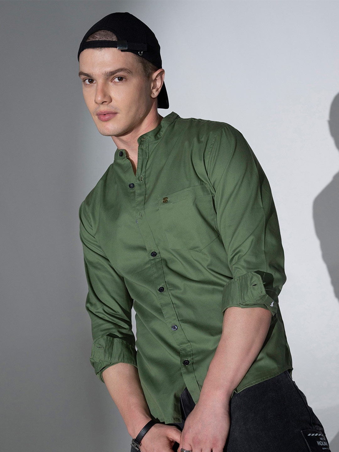 

Hubberholme Men Green Regular Fit Solid Casual Shirt