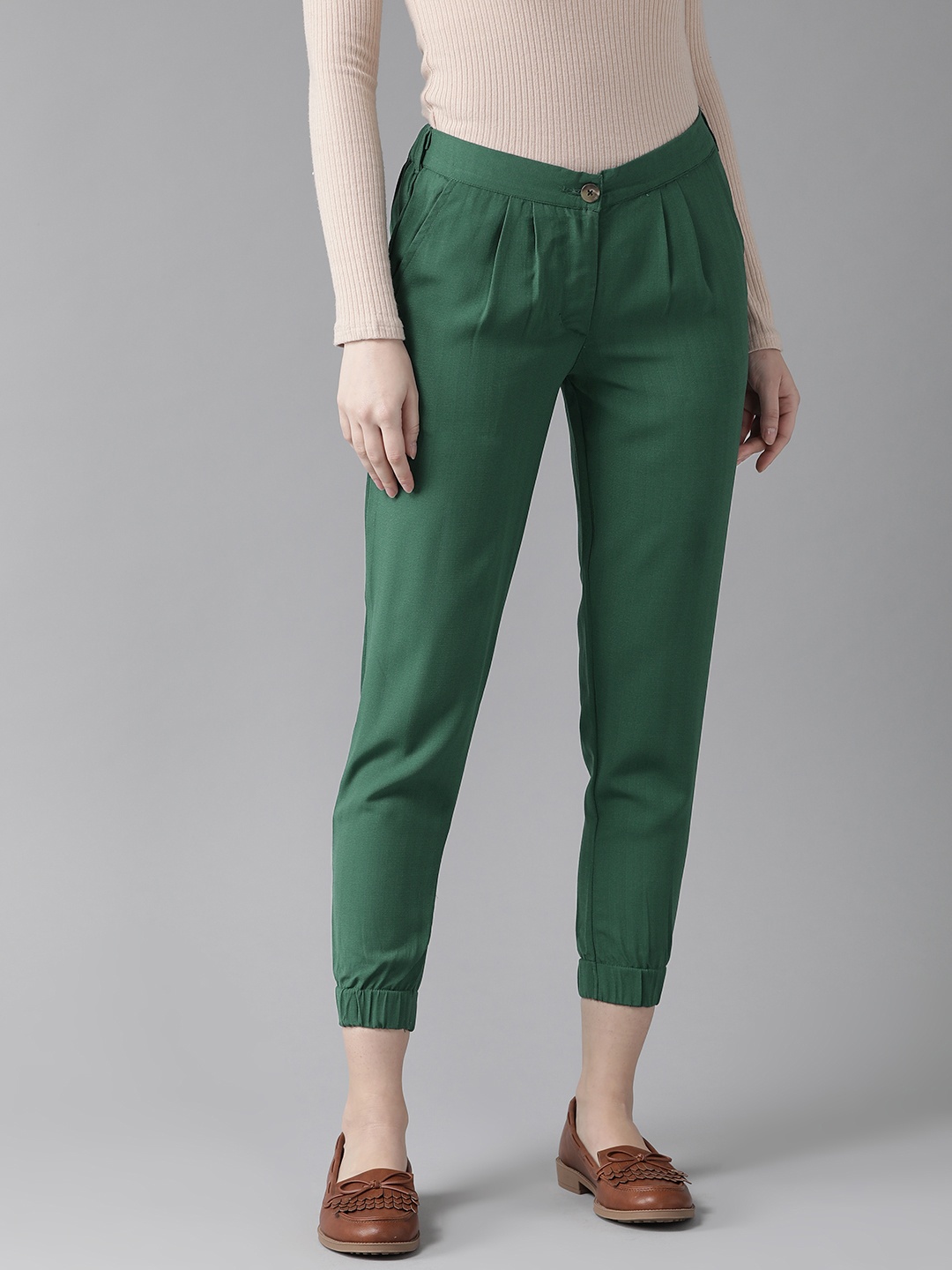 

Hubberholme Women Green Slim Fit Solid Cropped Joggers
