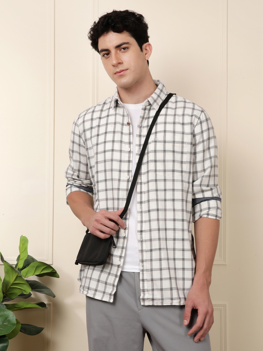 

WROGN Men Off-White & Grey Slim Fit Checked Casual Shirt