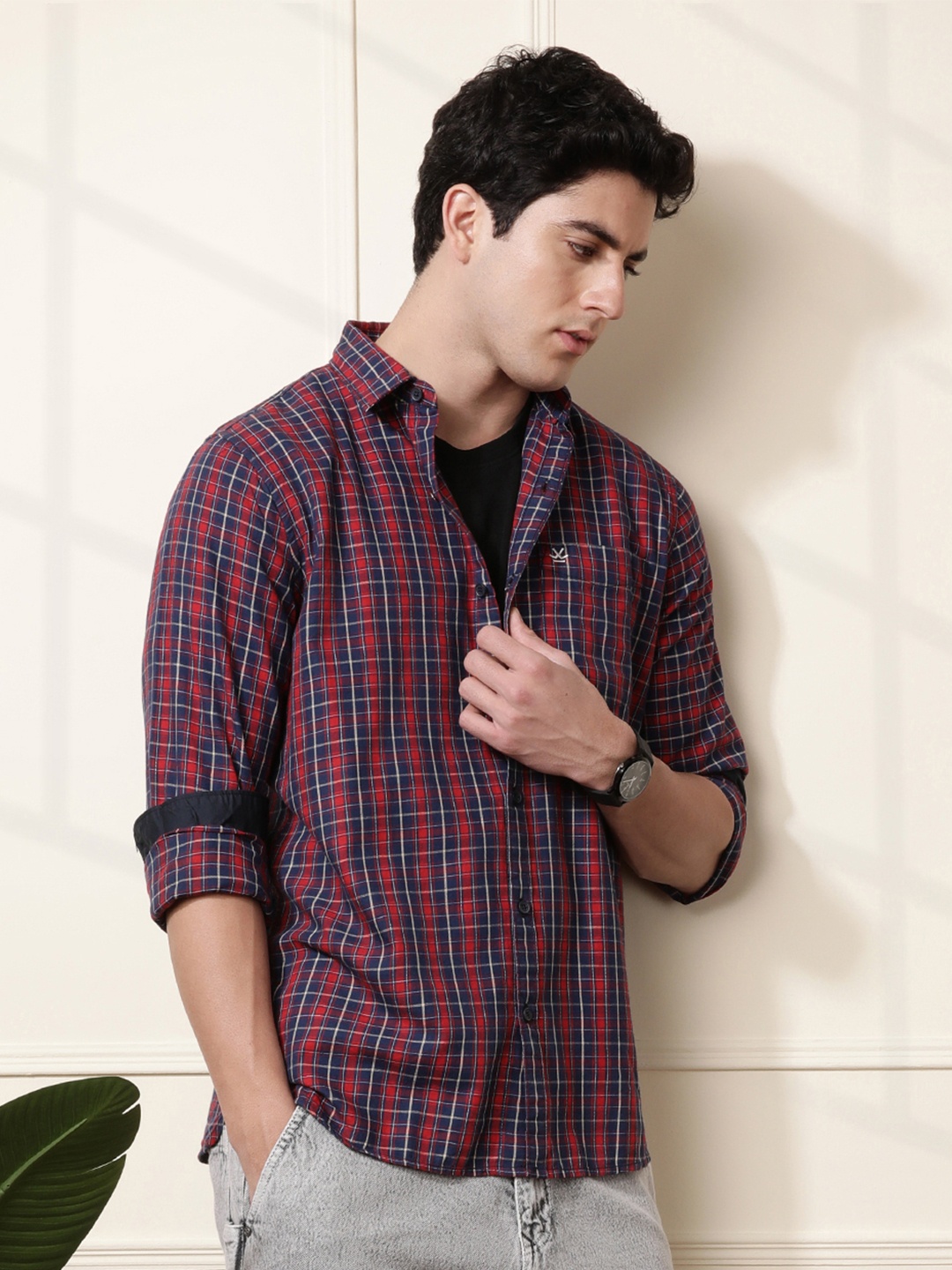 

WROGN Men Red & Navy Blue Slim Fit Checked Casual Shirt