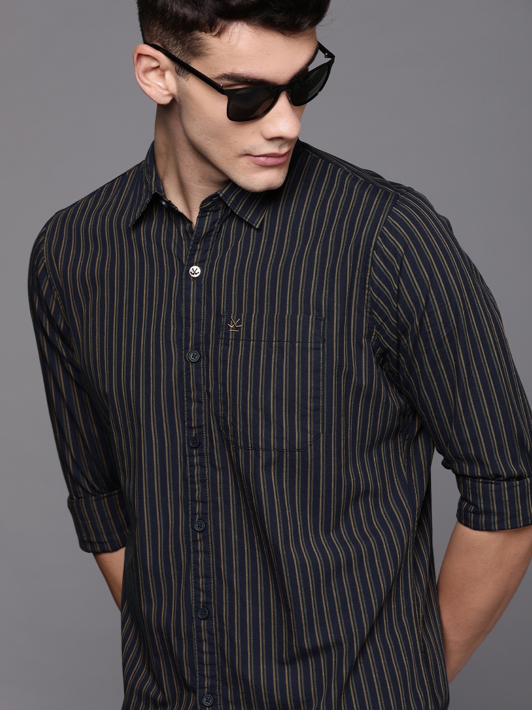 

WROGN Men Navy Blue & Mustard Yellow Slim Fit Striped Casual Shirt