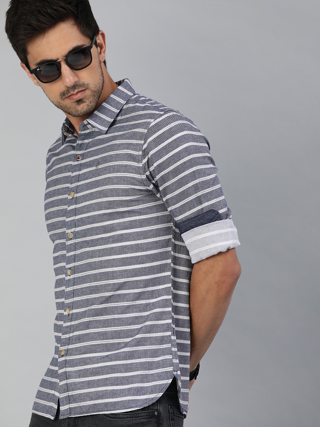 

WROGN Men Navy Blue & White Slim Fit Striped Casual Shirt