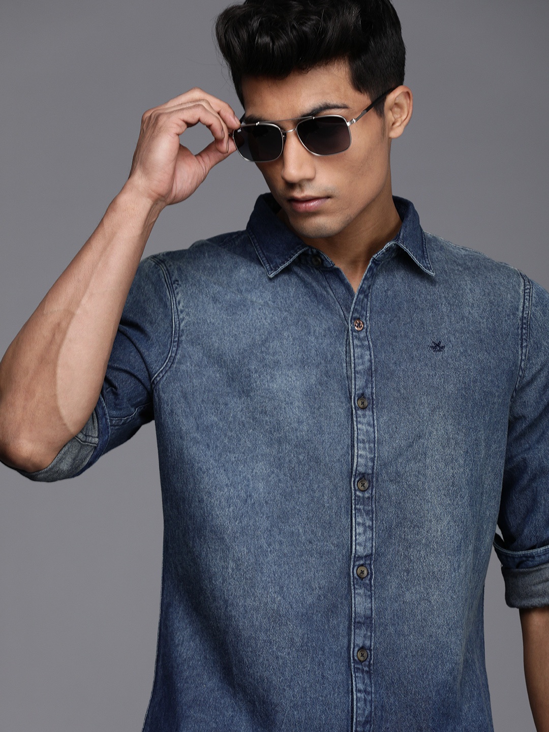 

WROGN Men Blue Faded Cotton Casual Shirt
