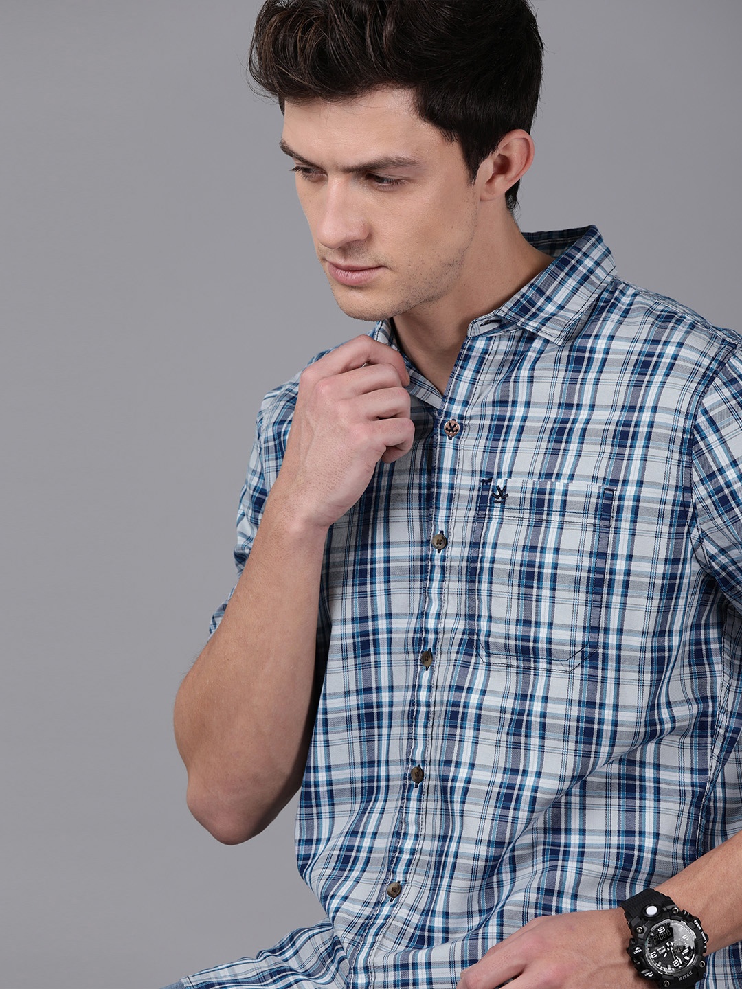 

WROGN Men White & Blue Slim Fit Checked Casual Shirt