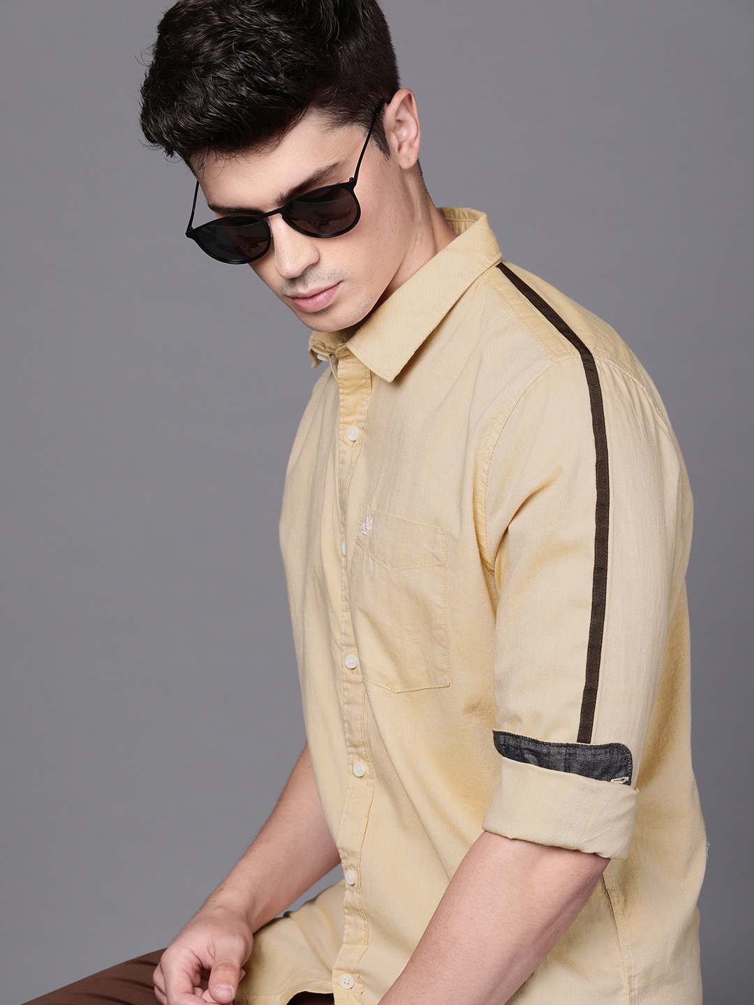 

WROGN Men Beige Slim Fit Solid Casual Shirt with Side Stripes