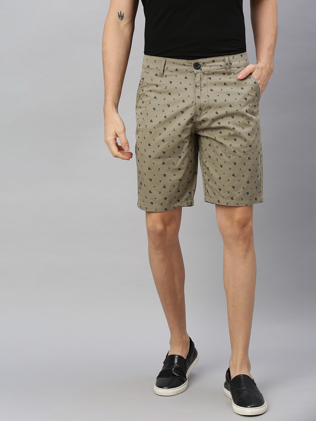 

WROGN Men Olive Green Printed Regular Fit Chino Shorts