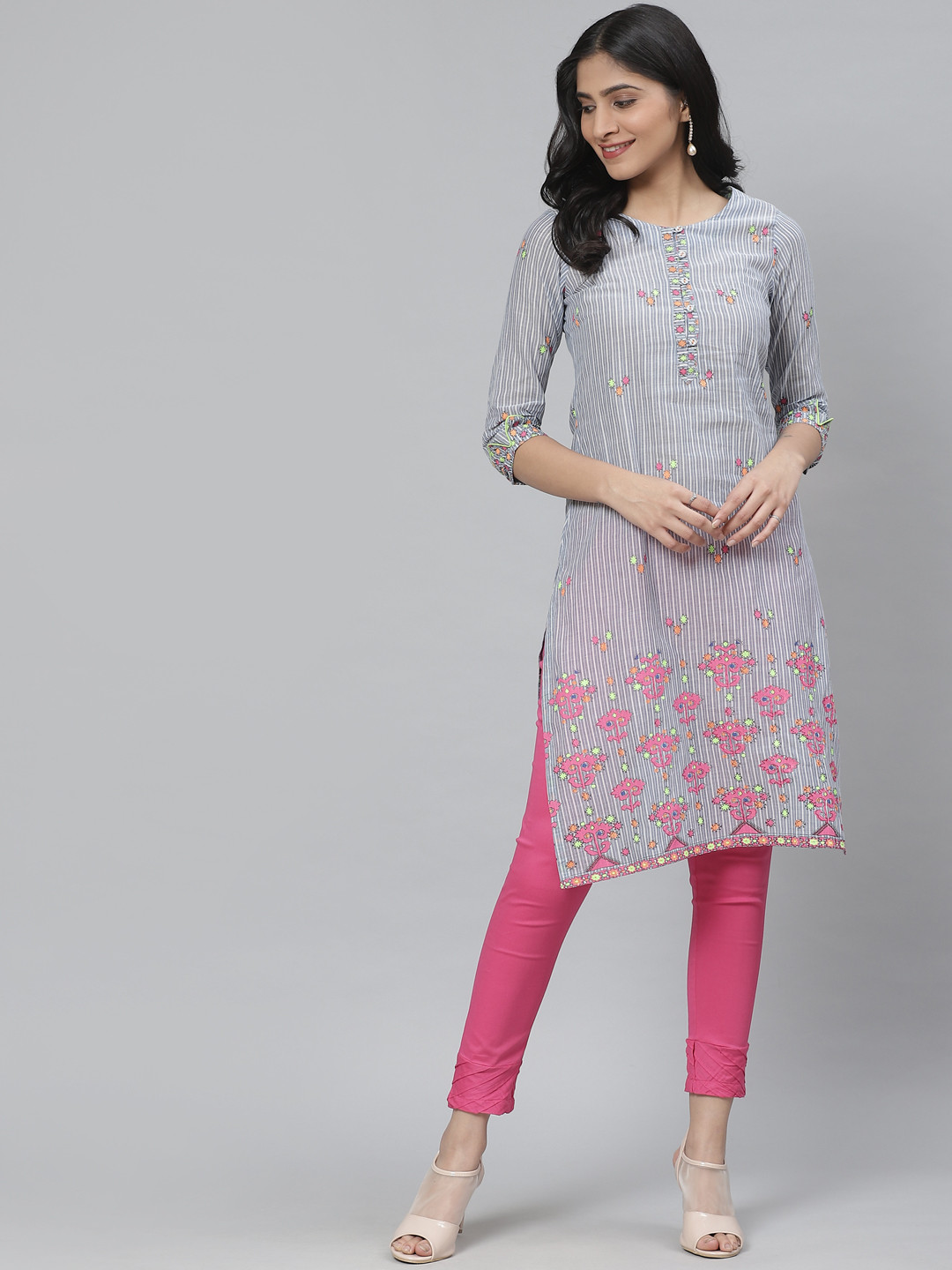 

Rangriti Women Navy Blue & White Striped Straight Cotton Kurta with Ethnic Print Detail