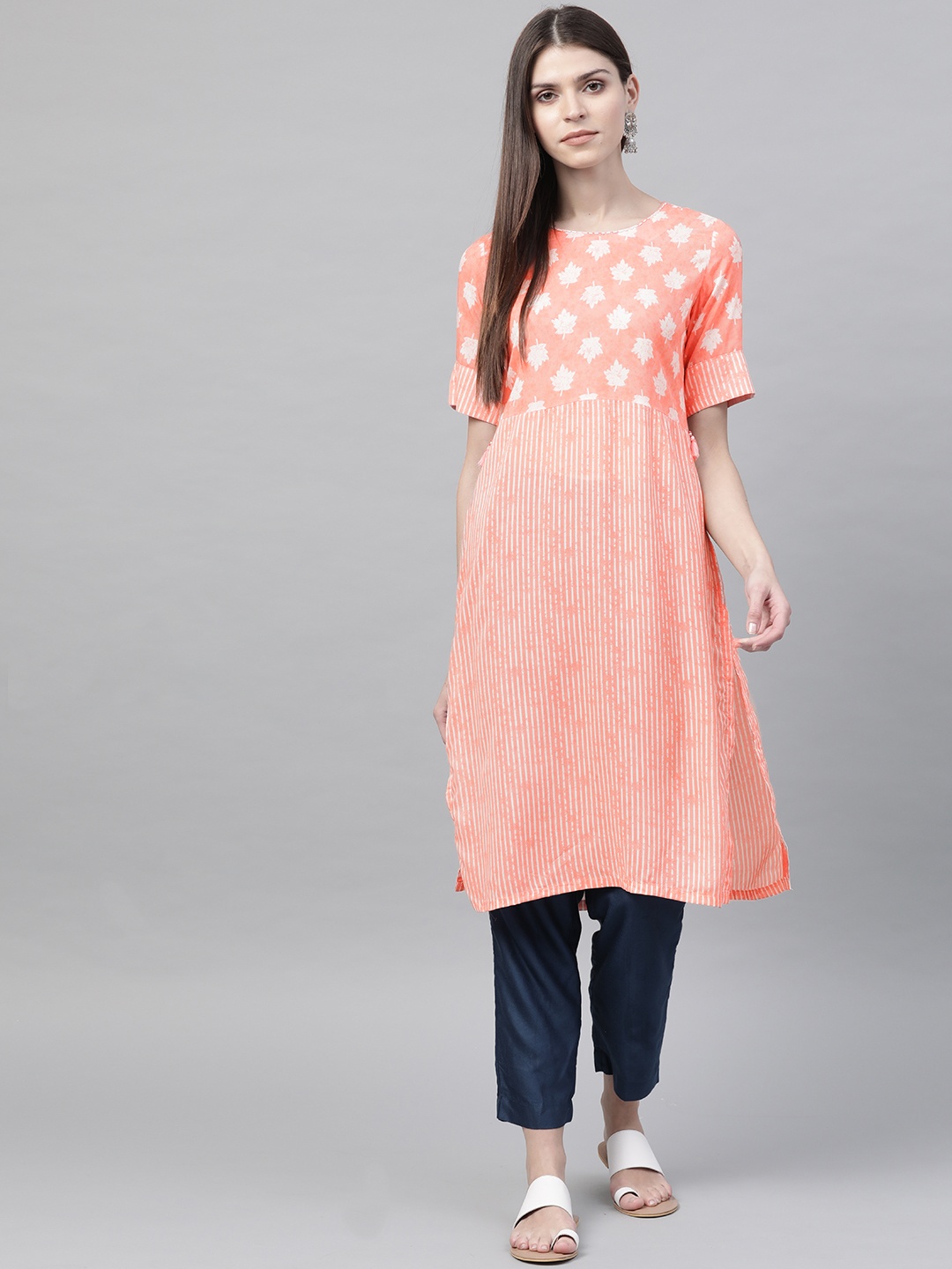 

Rangriti Women Peach-Coloured & White Printed Straight Kurta