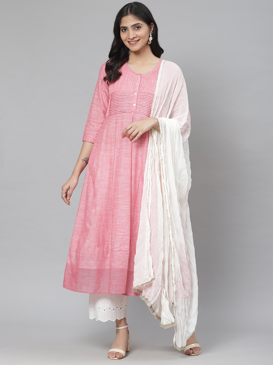 

Rangriti White Solid Crinkled Dupatta