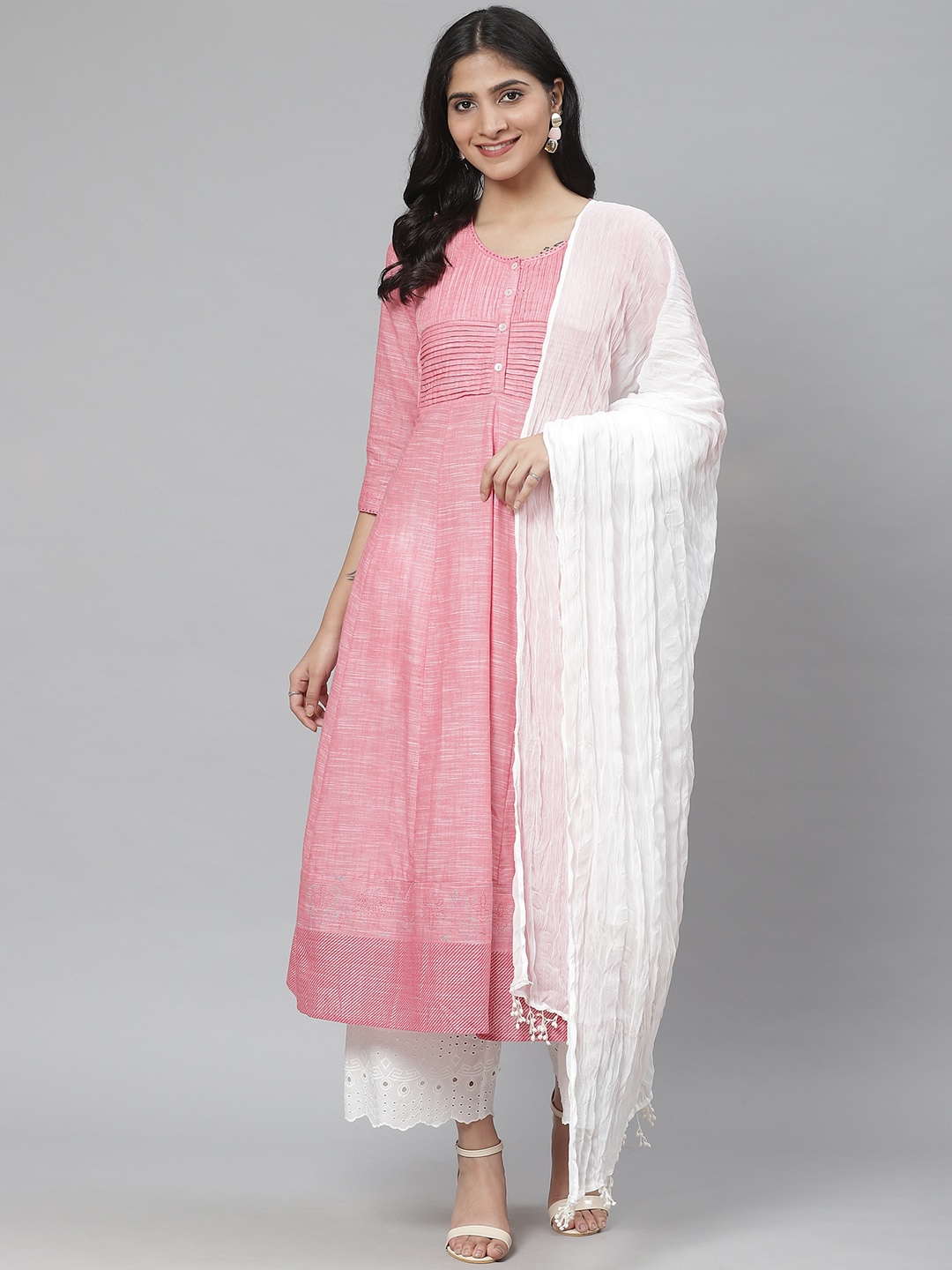 

Rangriti White Solid Crinkled Dupatta