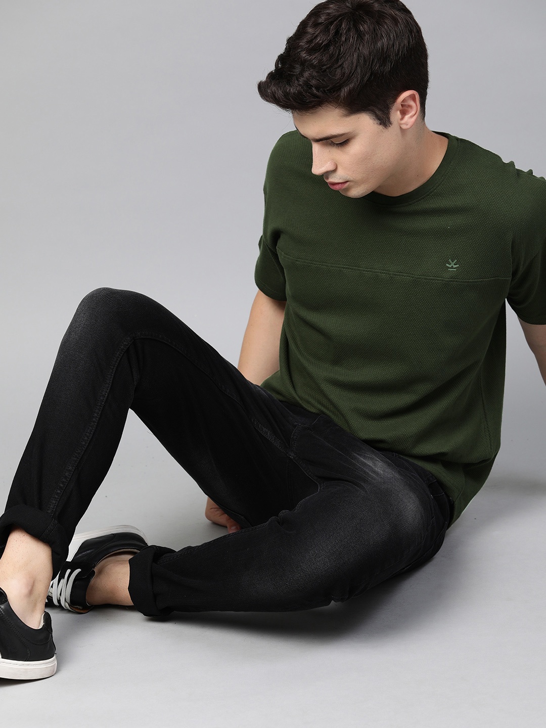 

WROGN Men Olive Green Self Design Boxy Fit Round Neck Pure Cotton T-shirt