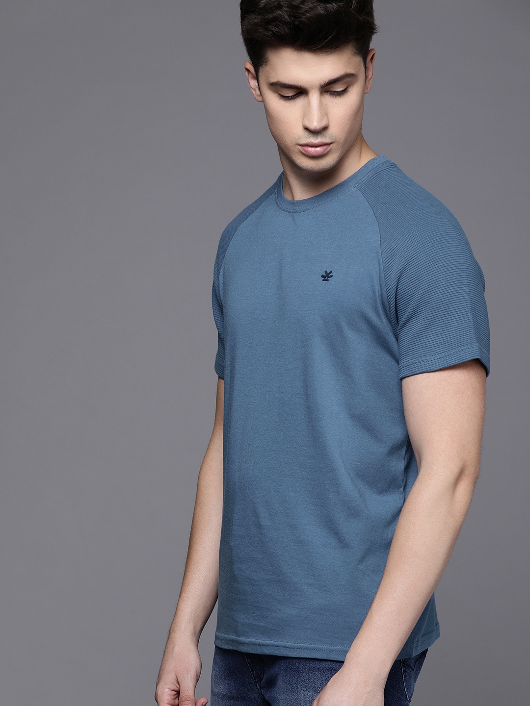 

WROGN Men Blue Slim Fit Cotton T-shirt