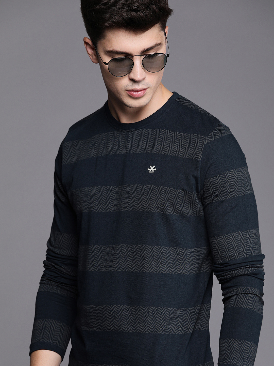 

WROGN Men Navy Blue Striped Slim Fit Cotton Pure Cotton T-shirt