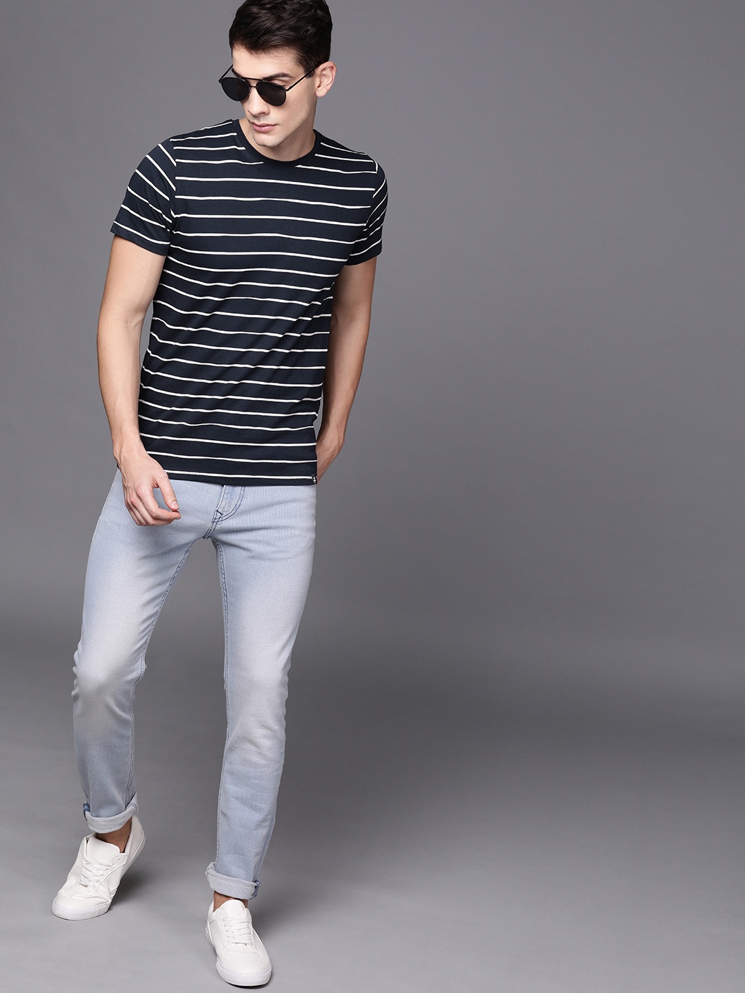 

WROGN Men Navy Blue White Striped Slim Fit Round Neck Pure Cotton T-shirt