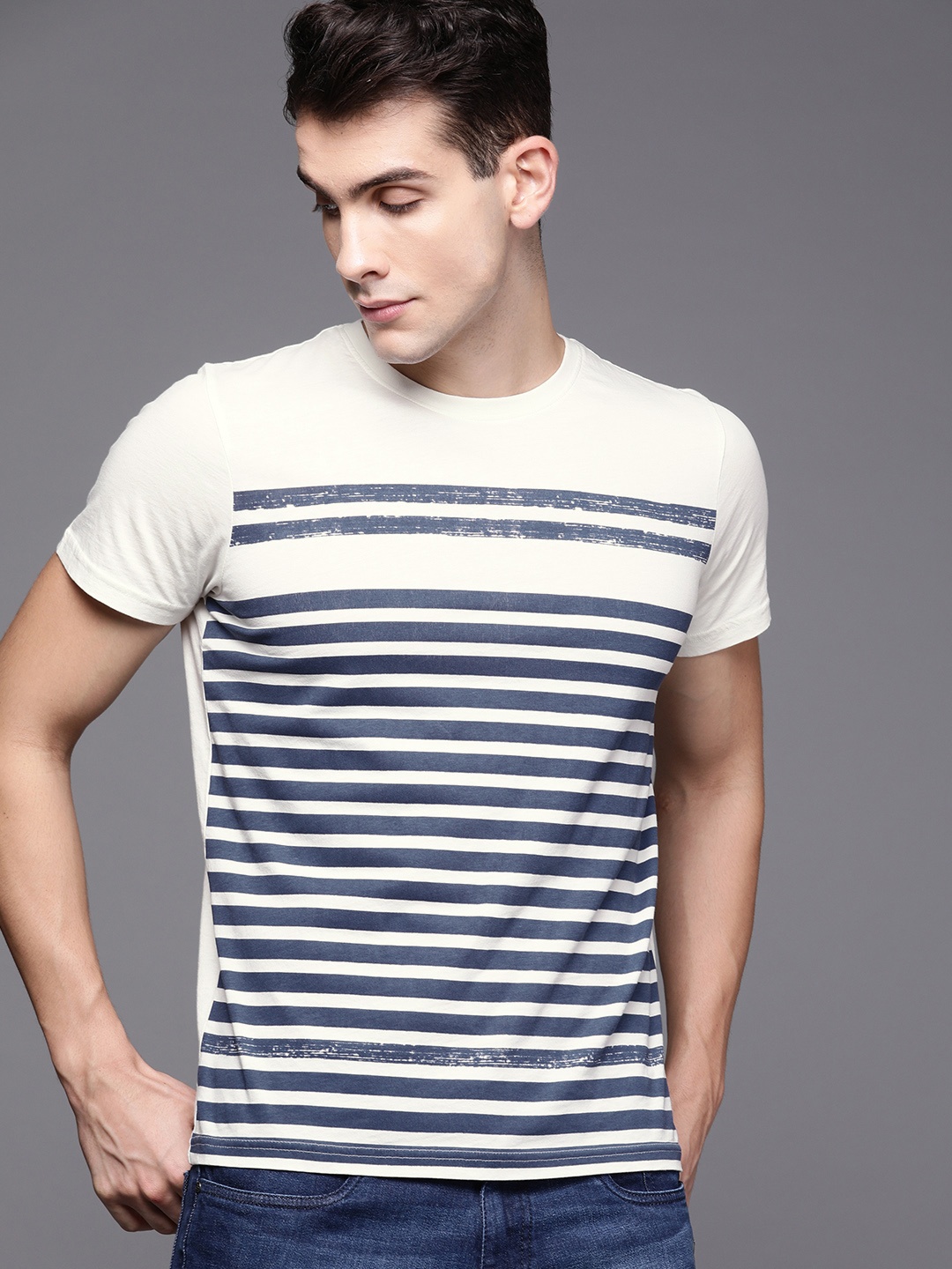 

WROGN Men Off-White Blue Striped Slim Fit Round Neck Pure Cotton T-shirt