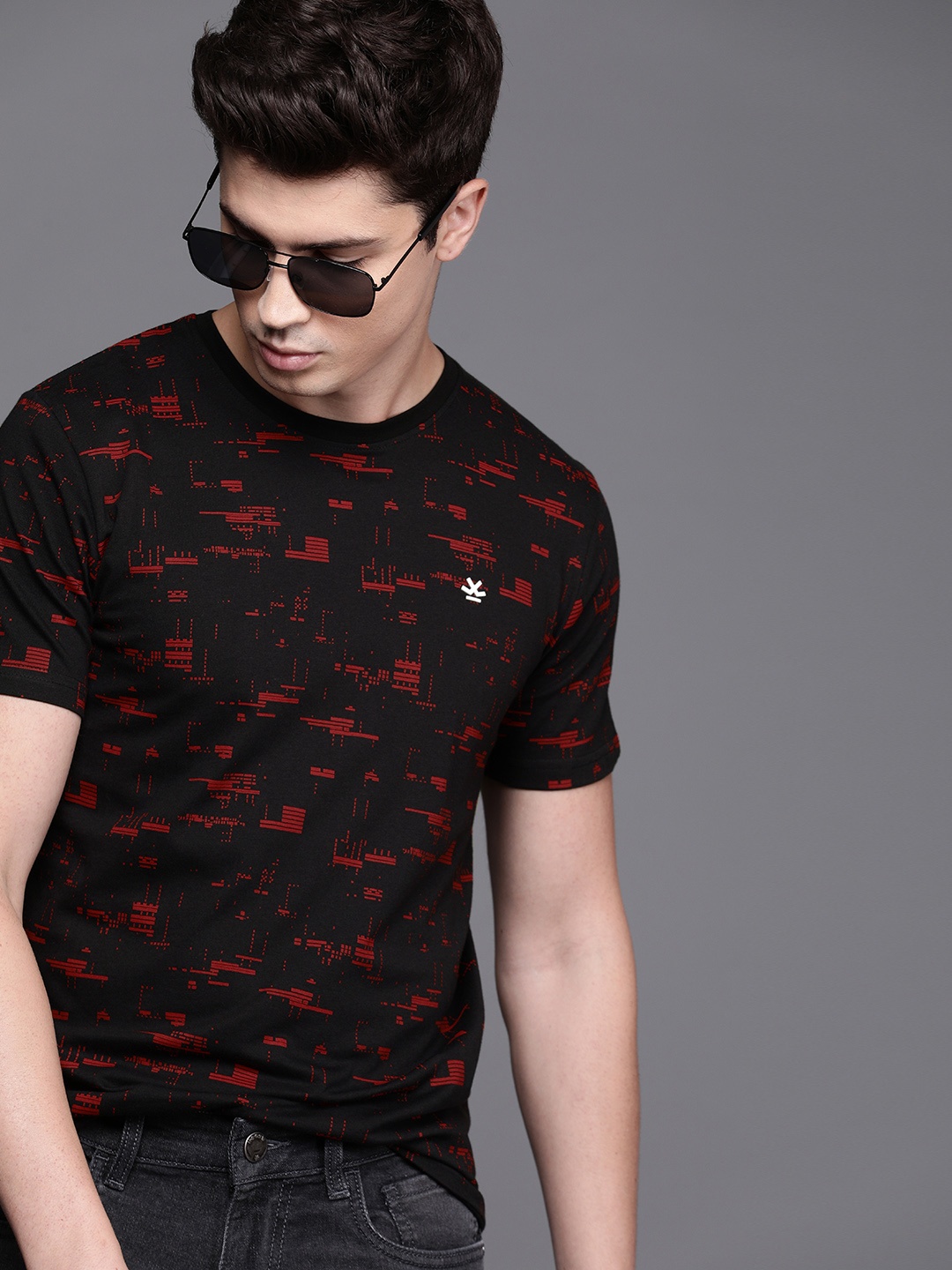 

WROGN Men Black Red Printed Round Neck Pure Cotton T-shirt