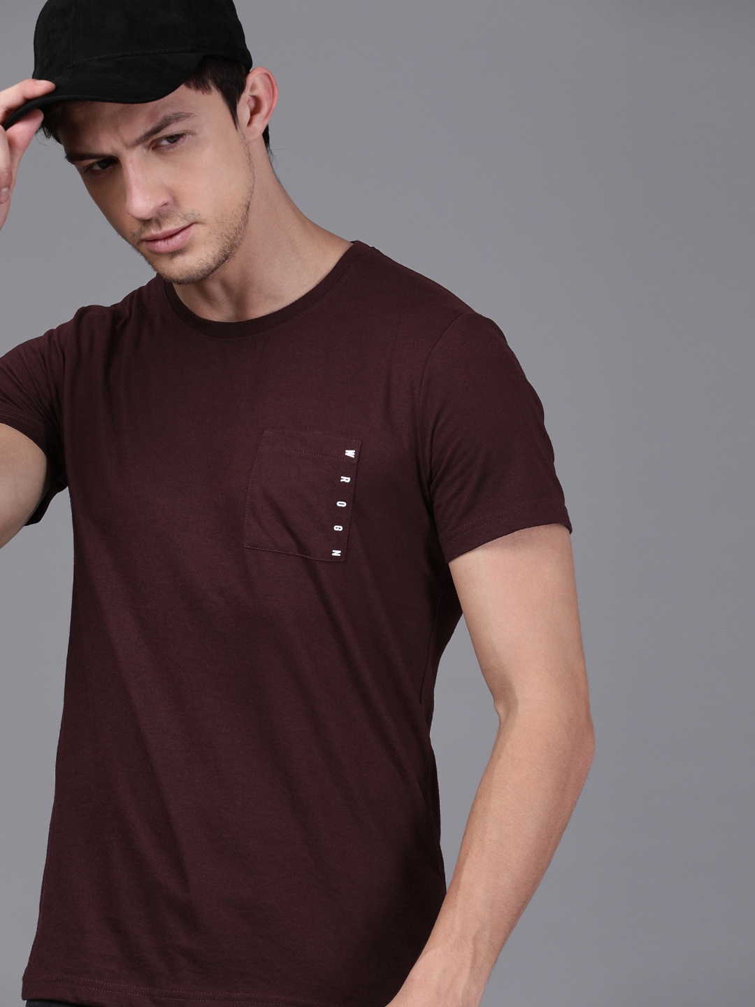 

WROGN Men Burgundy Solid Round Neck T-shirt