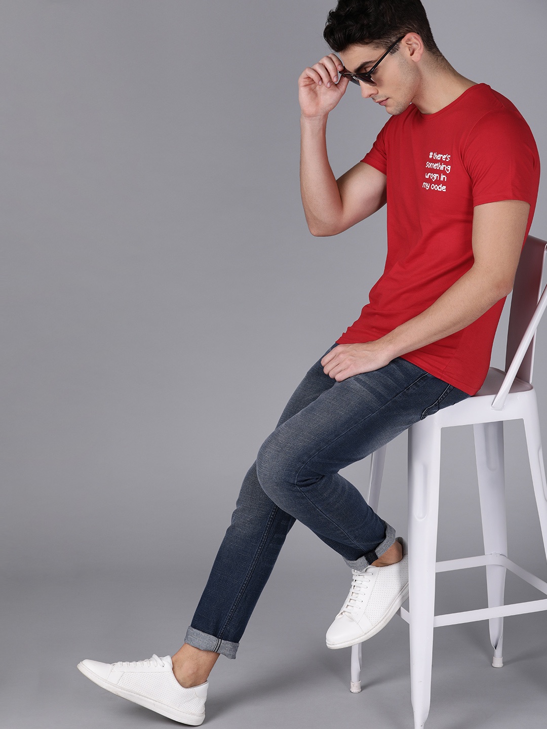 

WROGN Men Red Solid Round Neck T-shirt With Printed Detailing