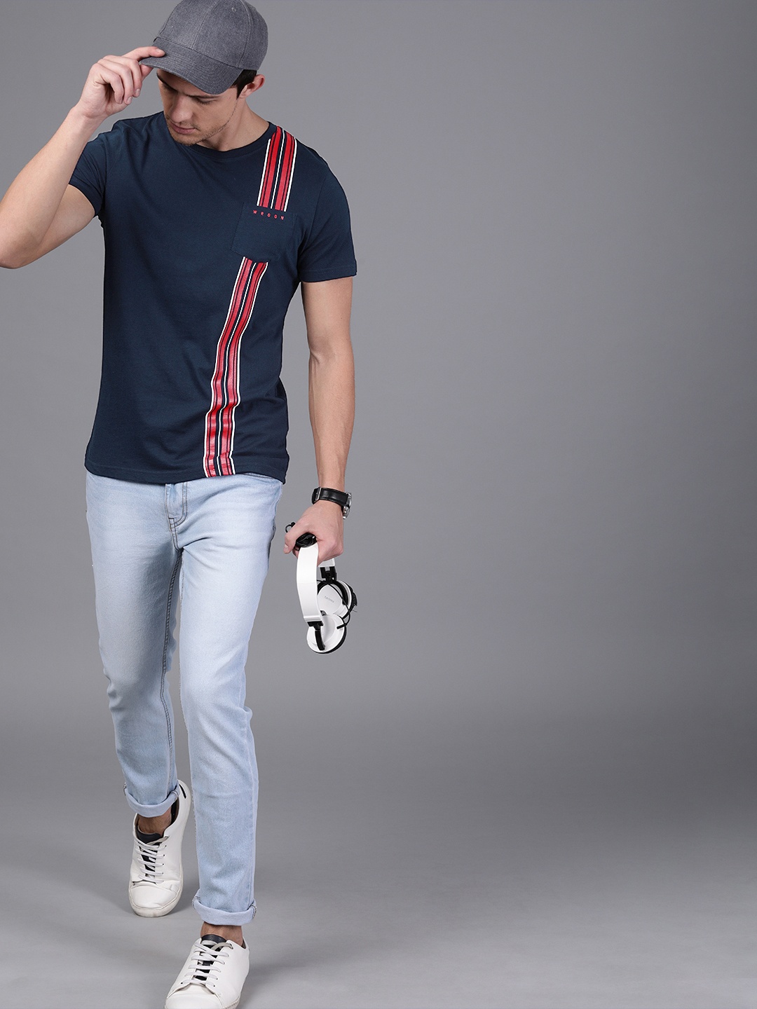 

WROGN Men Navy Blue Red Striped Slim Fit Round Neck Pure Cotton T-shirt