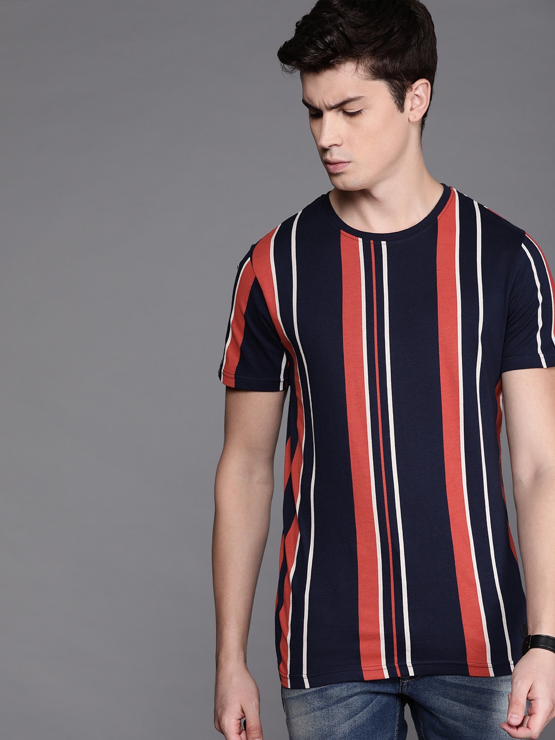 

WROGN Men Navy Blue Red Striped Slim Fit Round Neck Pure Cotton T-shirt