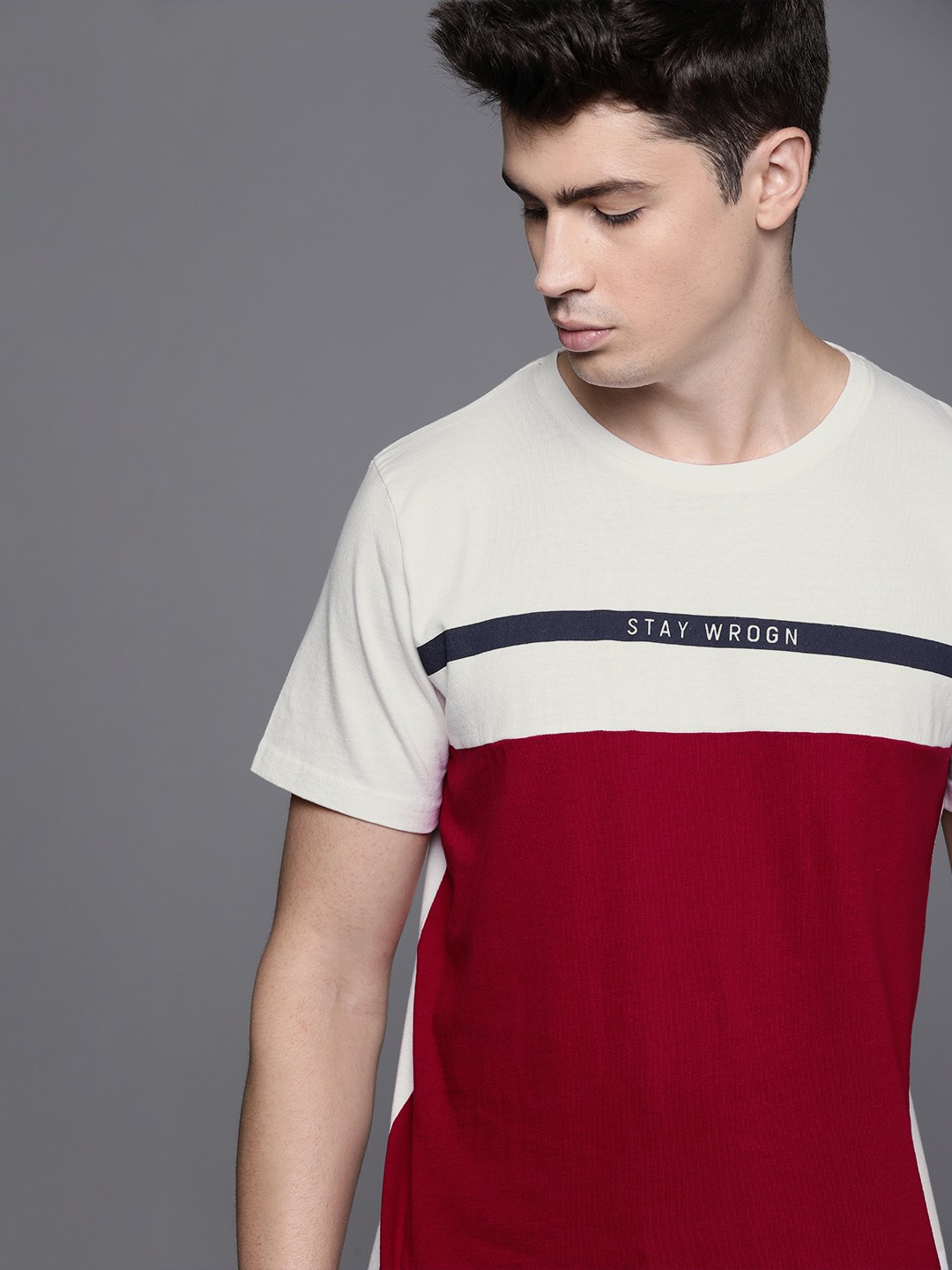 

WROGN Men White Red Colourblocked Slim Fit Round Neck Pure Cotton T-shirt