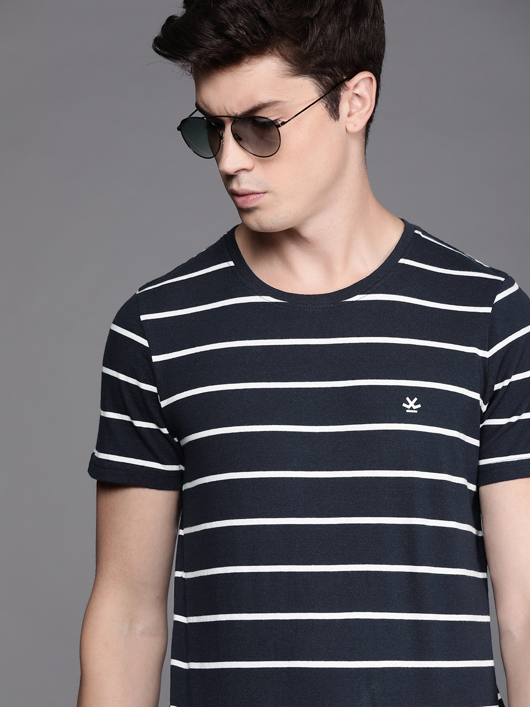 

WROGN Men Navy Blue White Striped Slim Fit Round Neck Pure Cotton T-shirt