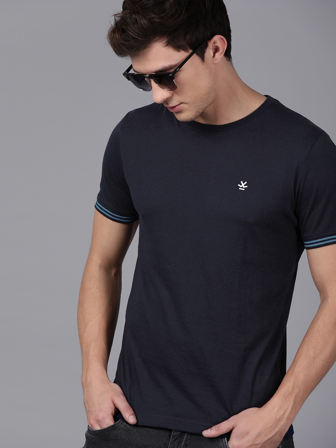 

WROGN Men Navy Blue Solid Round Neck T-shirt