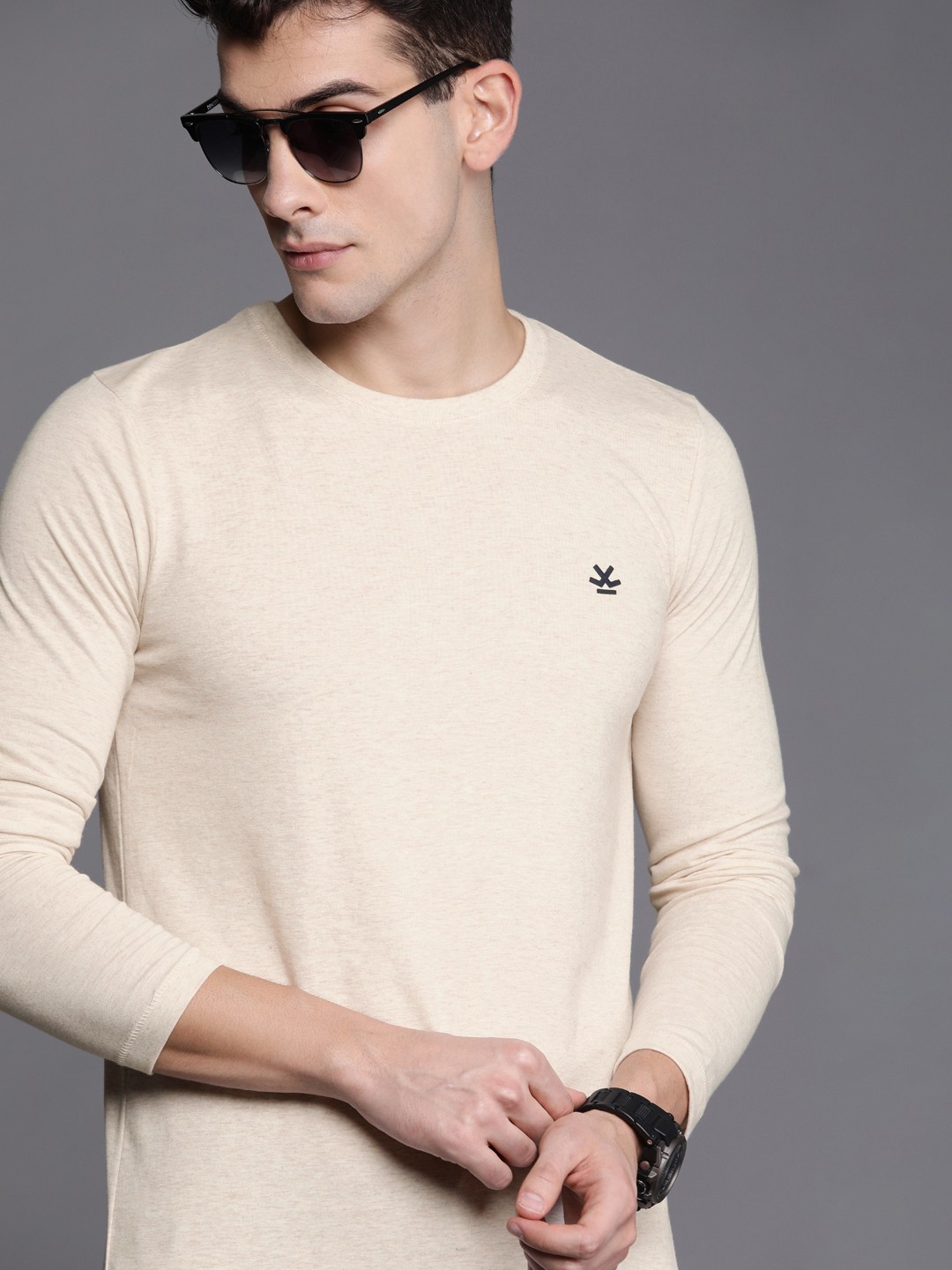

WROGN Men Off-White Slim Fit Solid Round Neck T-shirt
